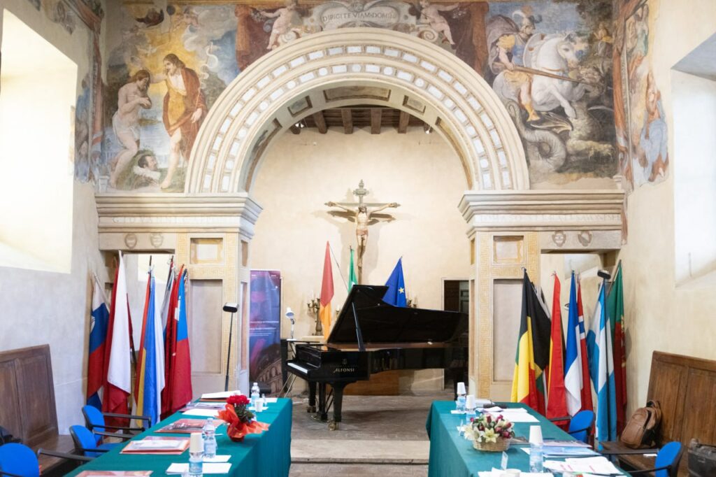 interno sala concorso pianistico internazionale roma